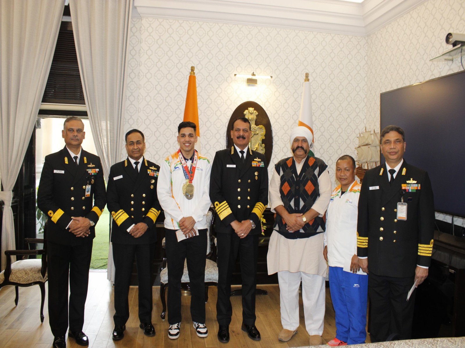 Hitesh Gulia and his coach Suranjoy Singh, with Indian Navy officials (Photo: X/ @indiannavy)