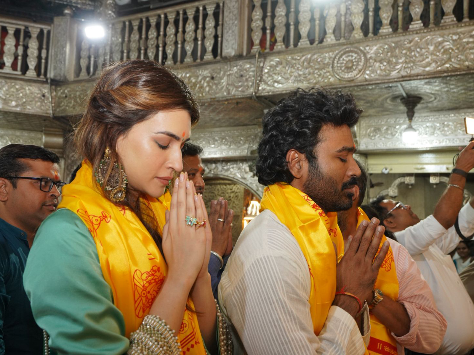 Kriti Sanon and Dhanush at temple in Pune (Image source: T-Series team) Kriti Sanon and Dhanush at temple in Pune (Image source: T-Series team)