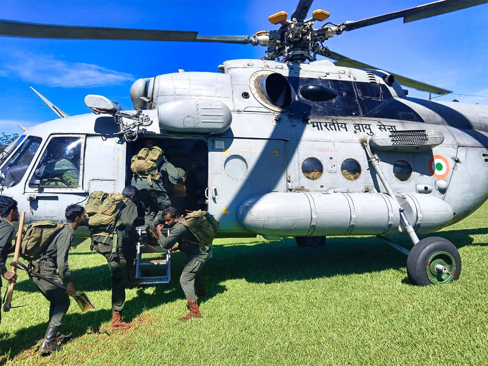 Rescue operations in Sri Lanka (Photo: X@IAF_MCC)