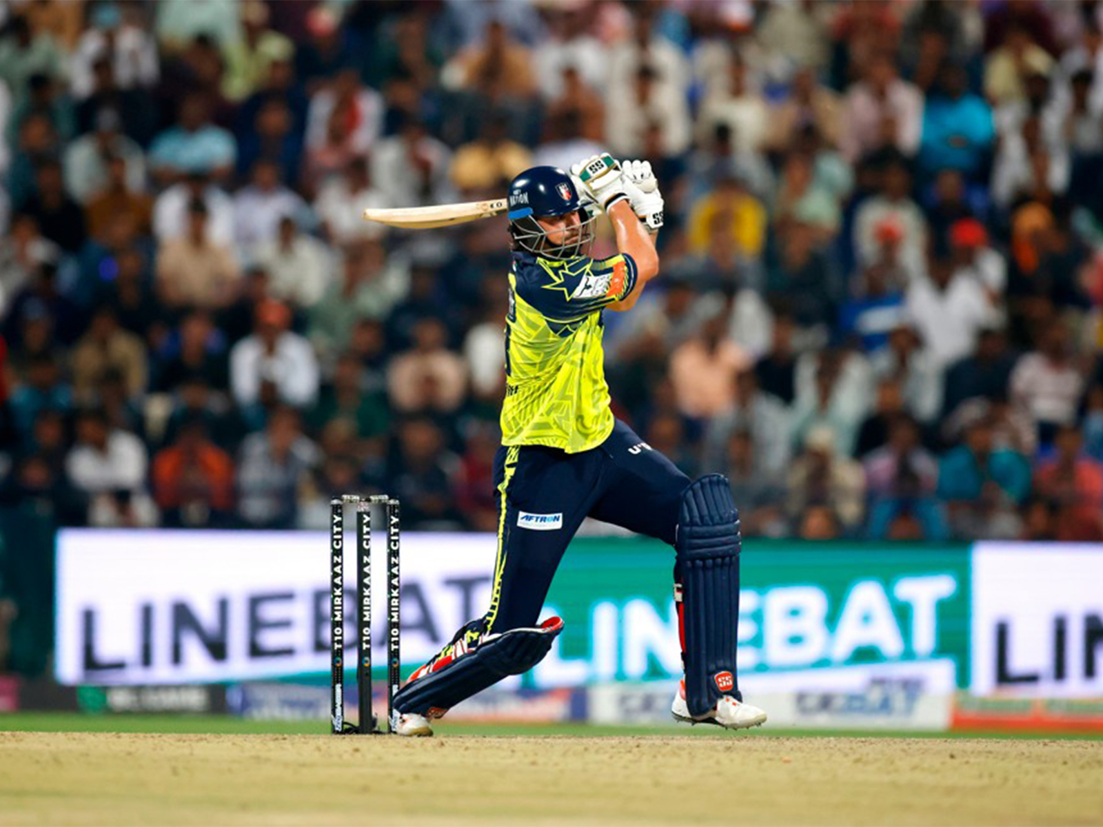 Tim David in action (Photo: Abu Dhabi T10)