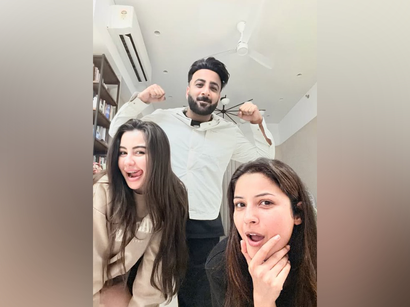 Shehbaz Badesha with Shehnaaz and Giorgia Andriani (Image source: Instagram of Shehnaaz)