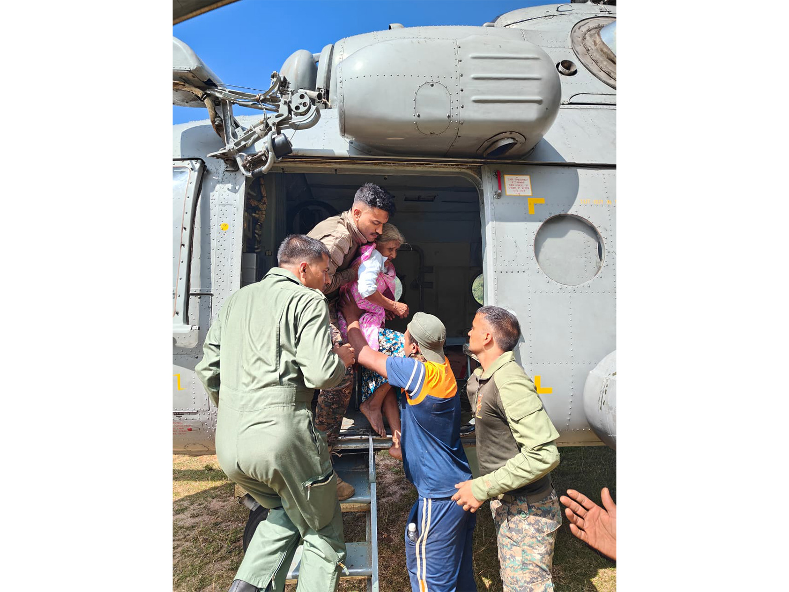 Indian teams carry out rescue operations in Sri Lanka (Photo: X@IndiainSL)