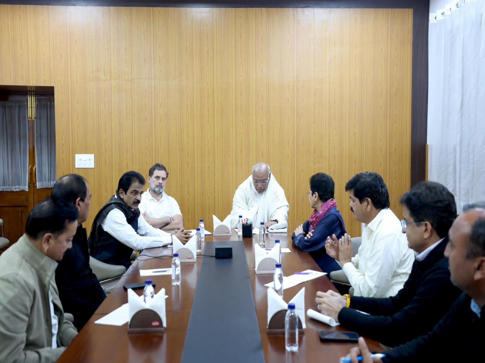 Congress leaders from Uttarakhand met party president Mallikarjun Kharge and Lok Sabha LoP Rahul Gandhi in Delhi (Photo: AICC)