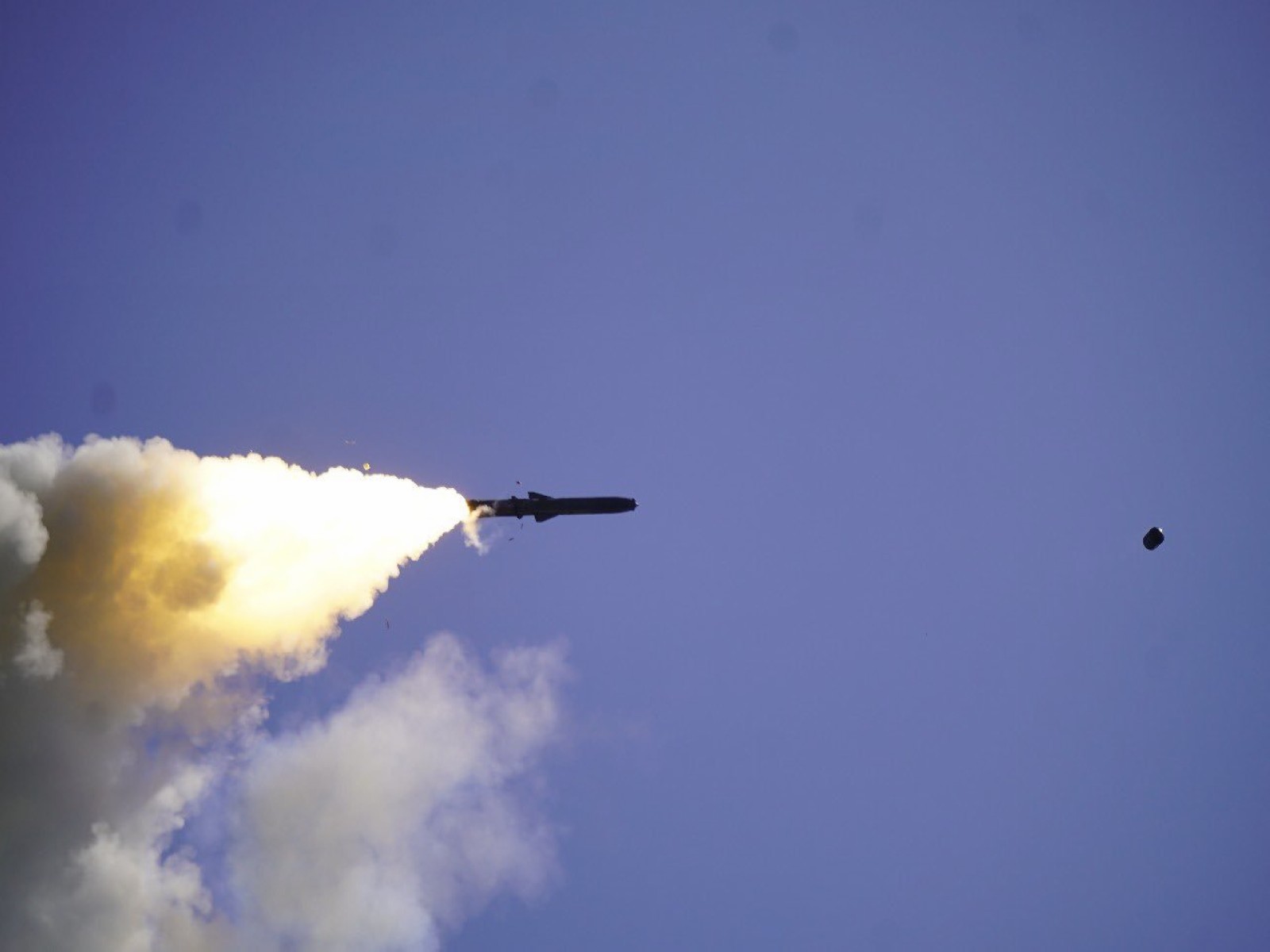 BrahMos missile achieved a successful combat launch over the Bay of Bengal (Photo: Indian Army Southern Command)