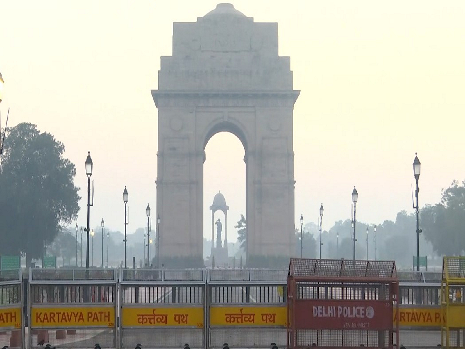 India Gate blanketed with a layer of smog, Delhi (Photo/ANI)