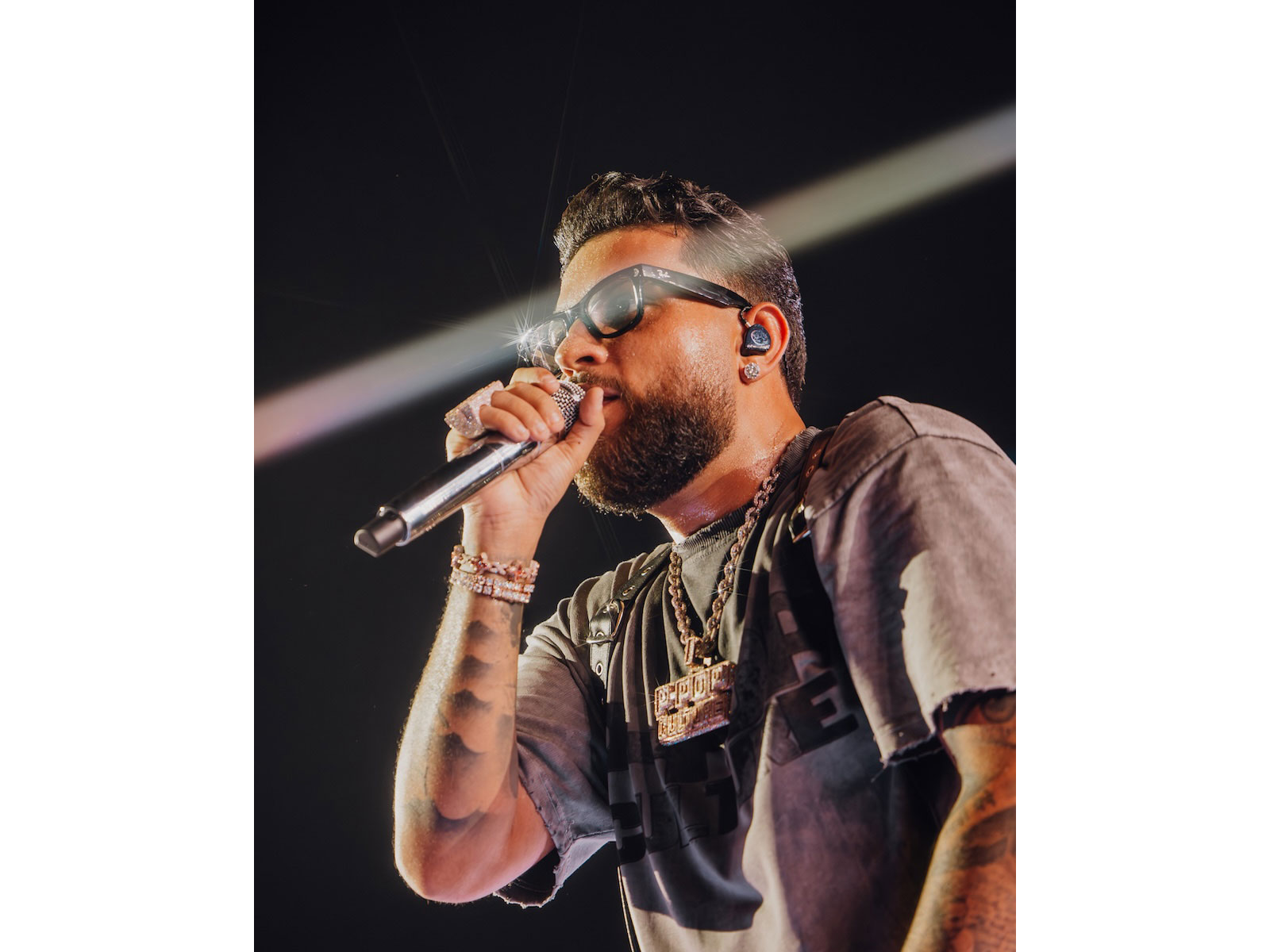 The ultimate festival experience: Karan Aujla on stage at Rolling Loud India
