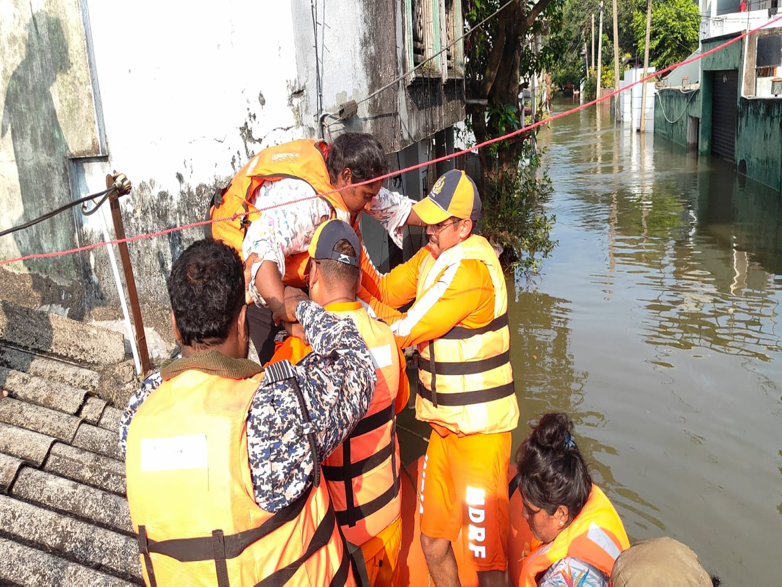 NDRF personnel assist residents during flood rescue efforts in Sri Lanka. (Photo: X/@IndiainSL)