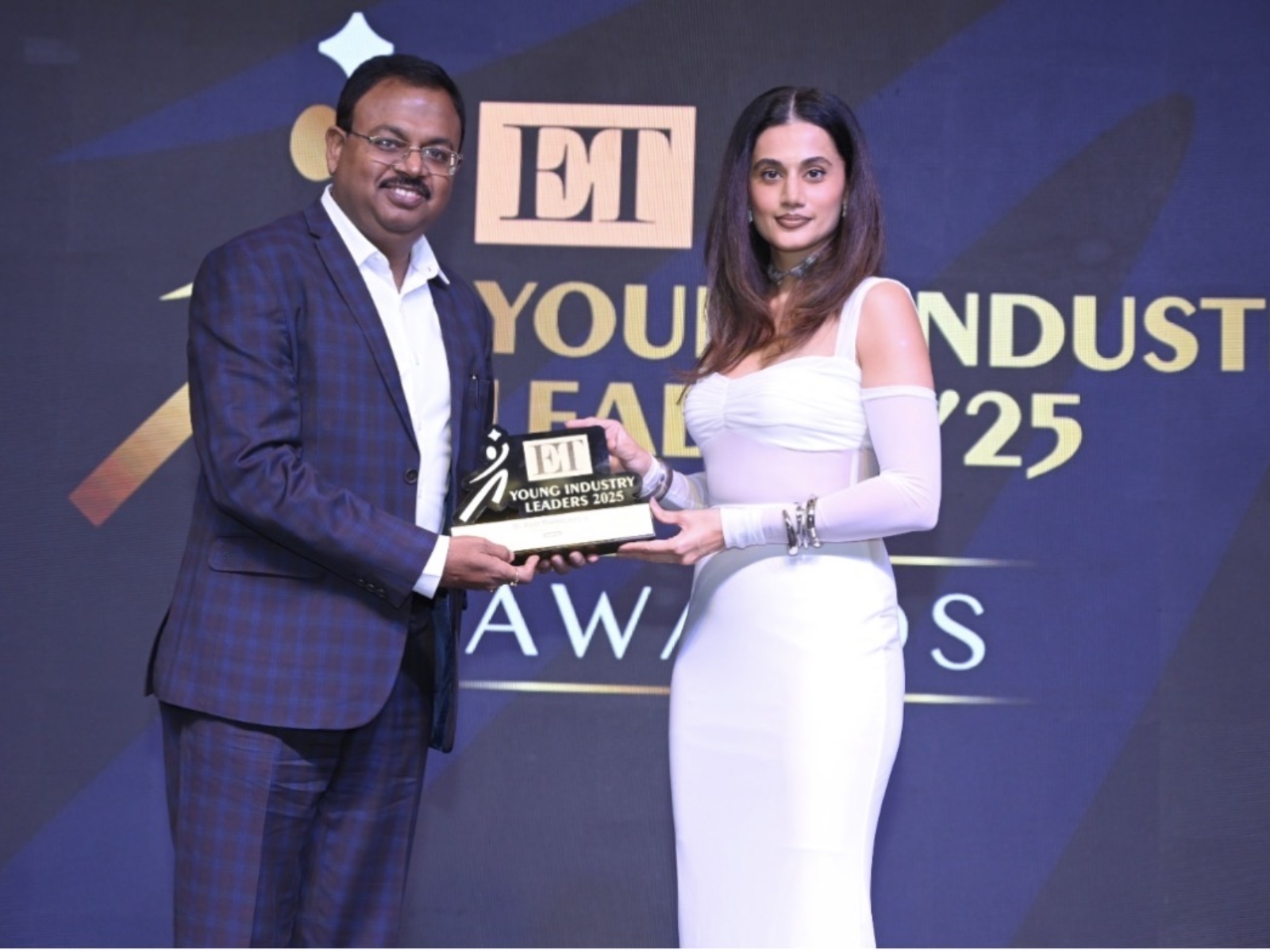 Dr. Rajib Mukhapadhyay Receives ET Young Industry Leaders 2025 Award from Taapsee Pannu for Skill Development through Le Rythme