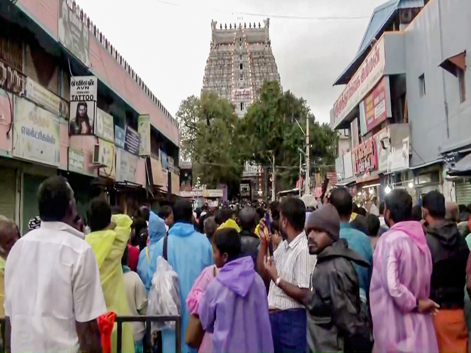 Devotees arrive at Arunachaleshvara Temple for 10th day of Karthigai Deepam festival. (Photo/ANI)