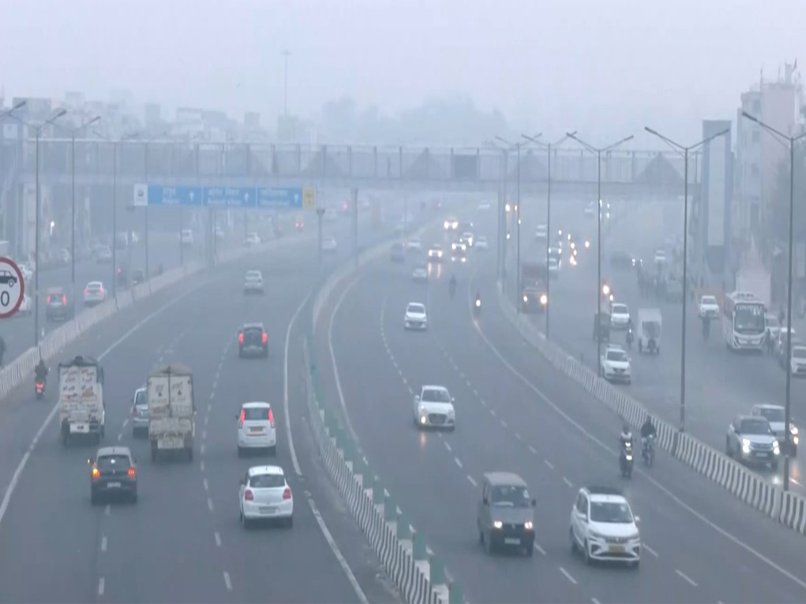 Akshardham engulfed in thick smog in Delhi (File Photo/ANI)