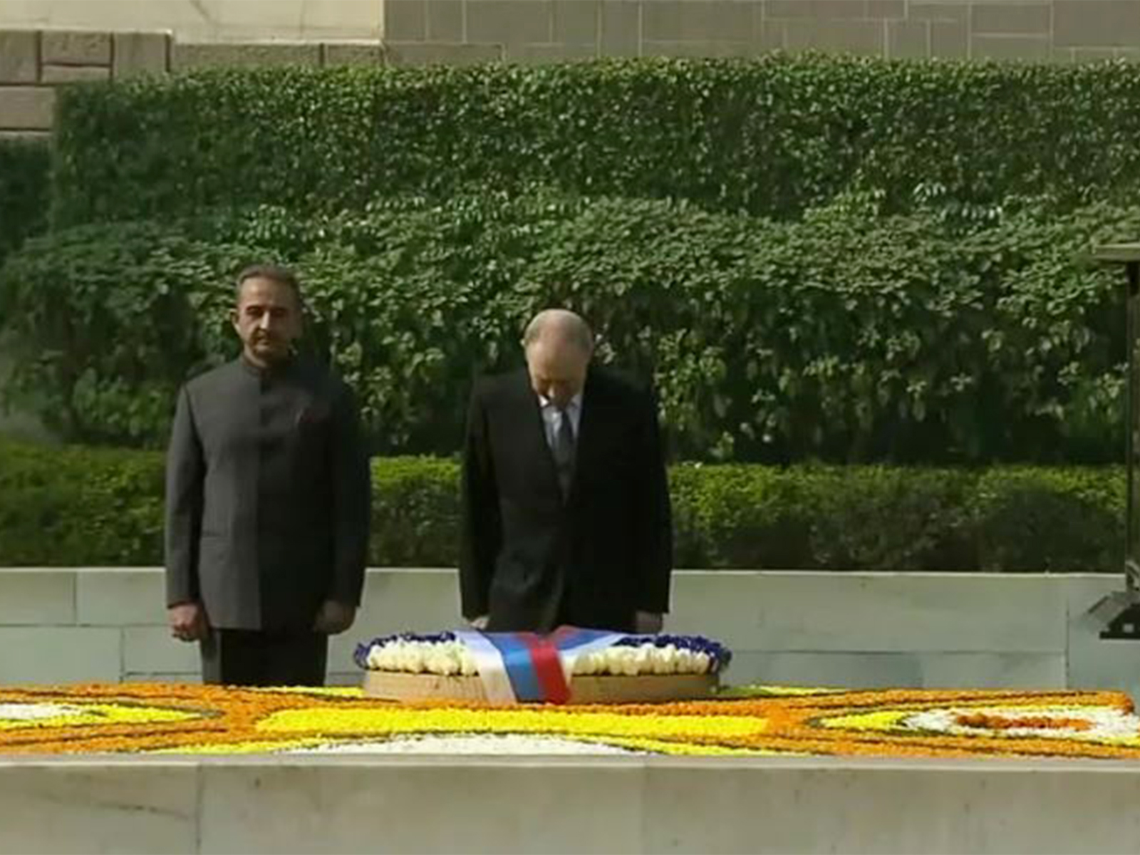 Russian President Putin honours Mahatma Gandhi ahead of India-Russia Summit (Photo/ANI)
