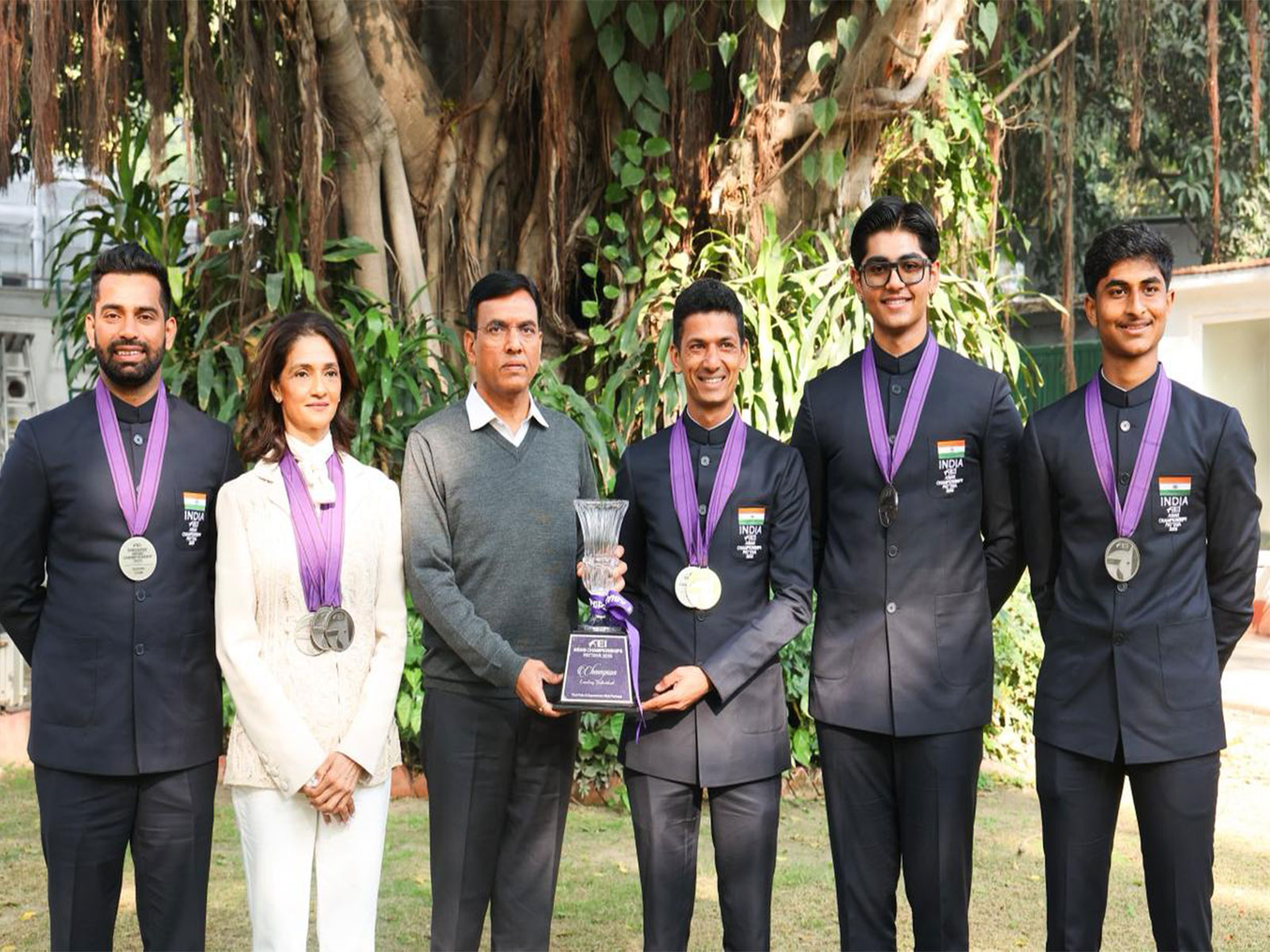 Mansukh Mandaviya with equestrian medalists (Photo: SAI media)