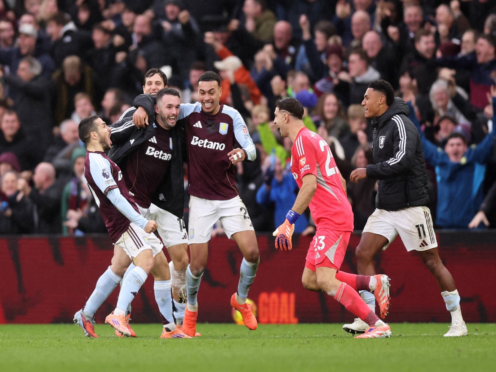 Premier League: Aston Villa beat table-toppers Arsenal 2-1