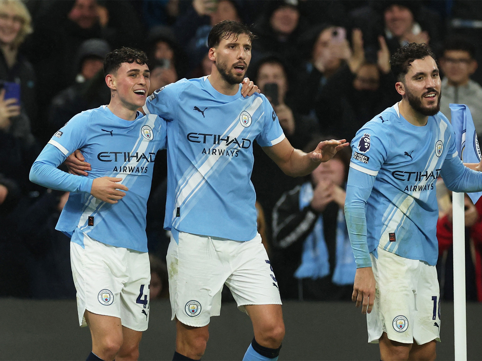Premier League: Manchester City beat Sunderland 3-0