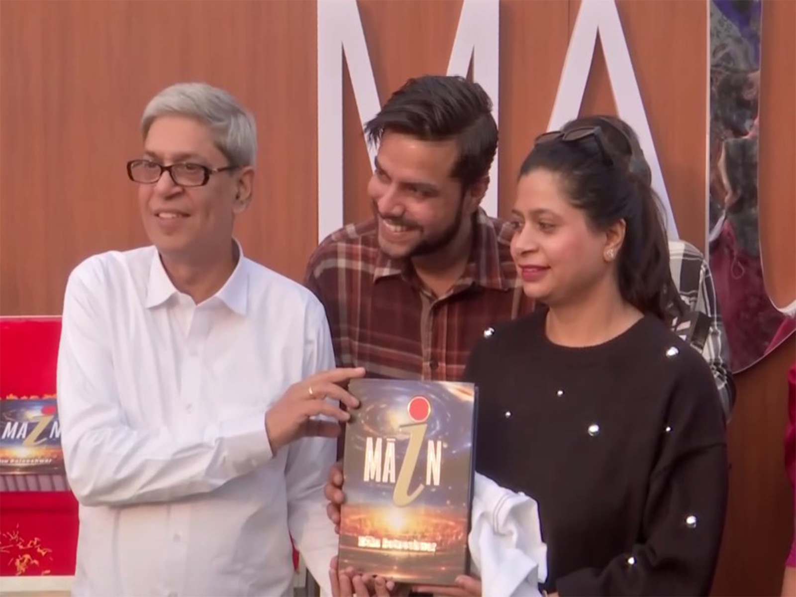 Author Ratneshwar with the world's costliest book 'Main' at the Patna Book Fair in Patna (Photo/ANI)