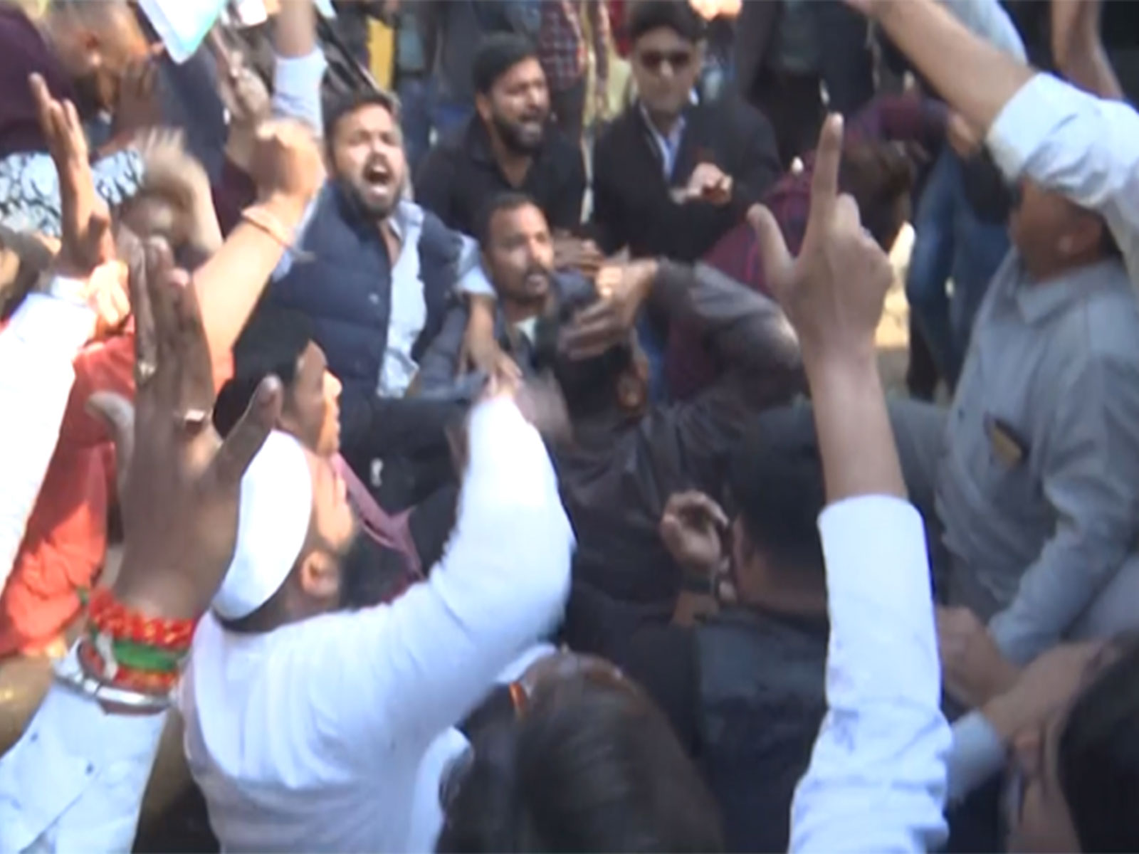 Youth Congress protest outside MP Minister's residence in Bhopal (Photo/ANI)