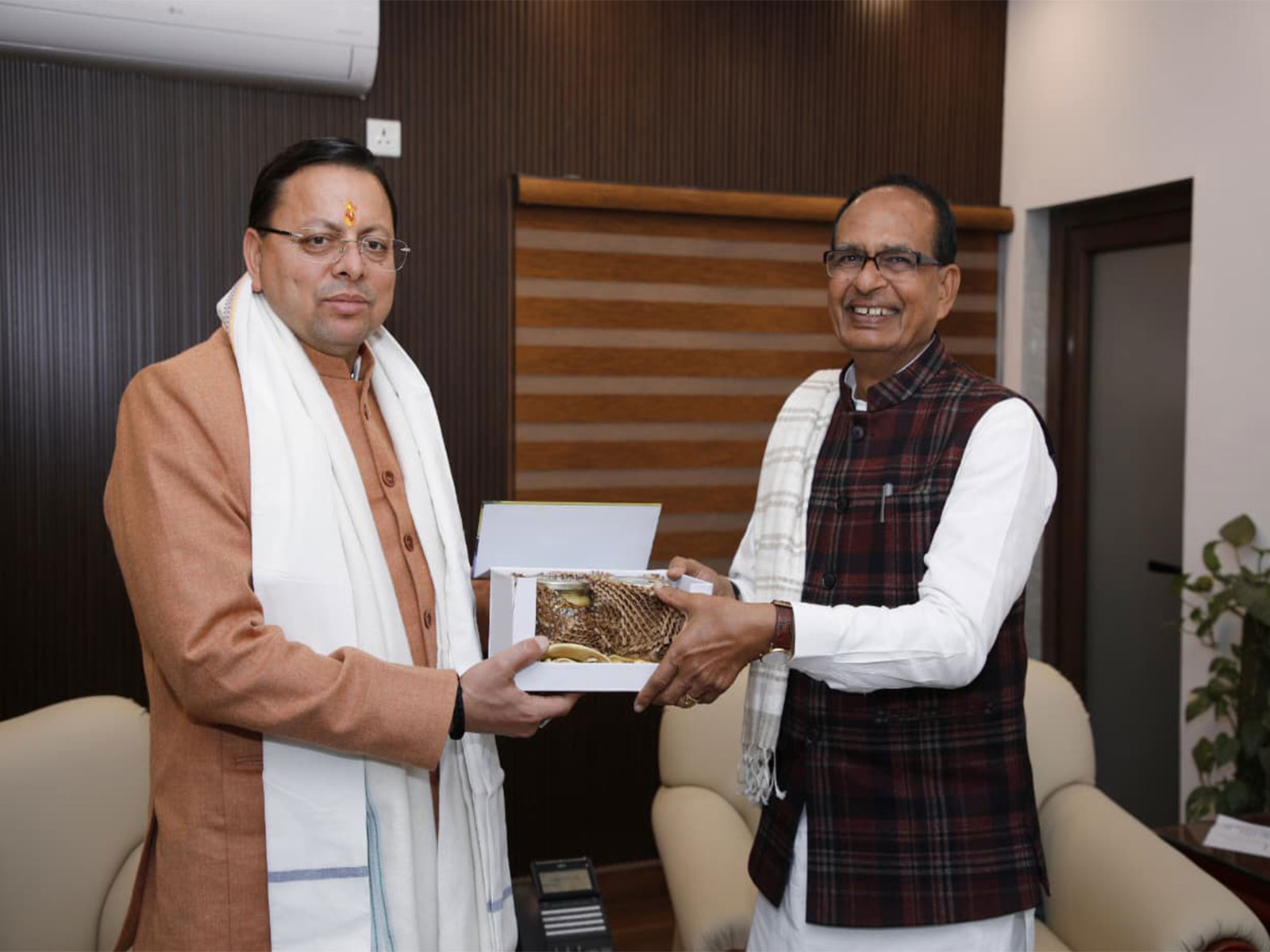 Uttarakhand CM Dhami meeting Union Minister Shivraj Singh Chouhan (Photo: Uttarakhand CMO) Uttarakhand CM Dhami meeting Union Minister Shivraj Singh Chouhan (Photo: Uttarakhand CMO)