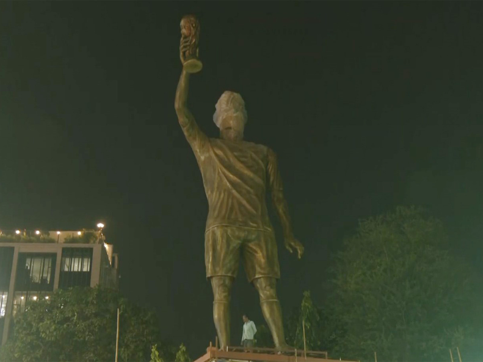 Lionel Messi’s 70-foot statue unveiled in Kolkata (Photo: ANI)