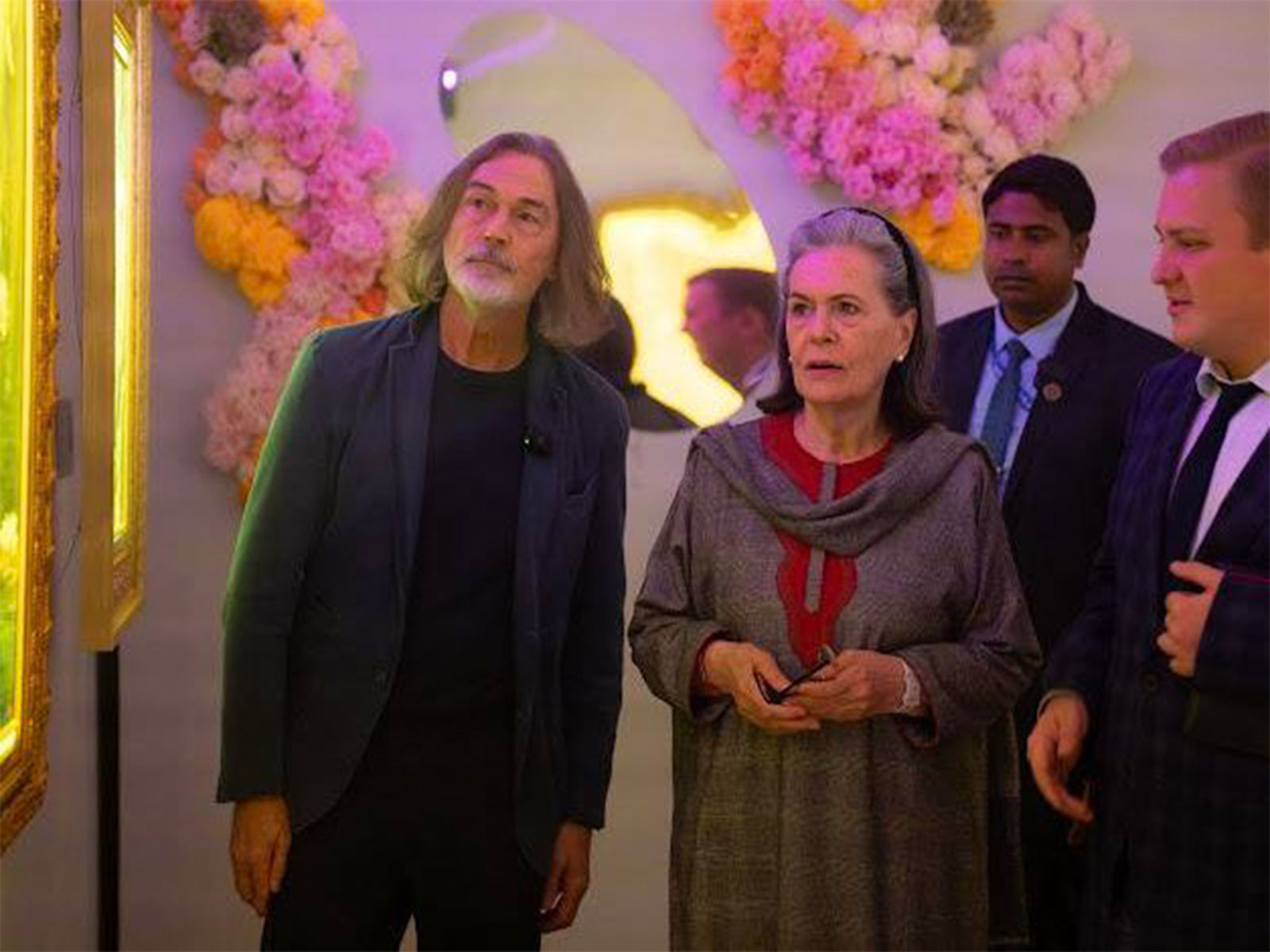 Congress Parliamentary Party Chairperson Sonia Gandhi with Russian artist Nikas Safronov (Photo:X/ @RusEmbIndia)