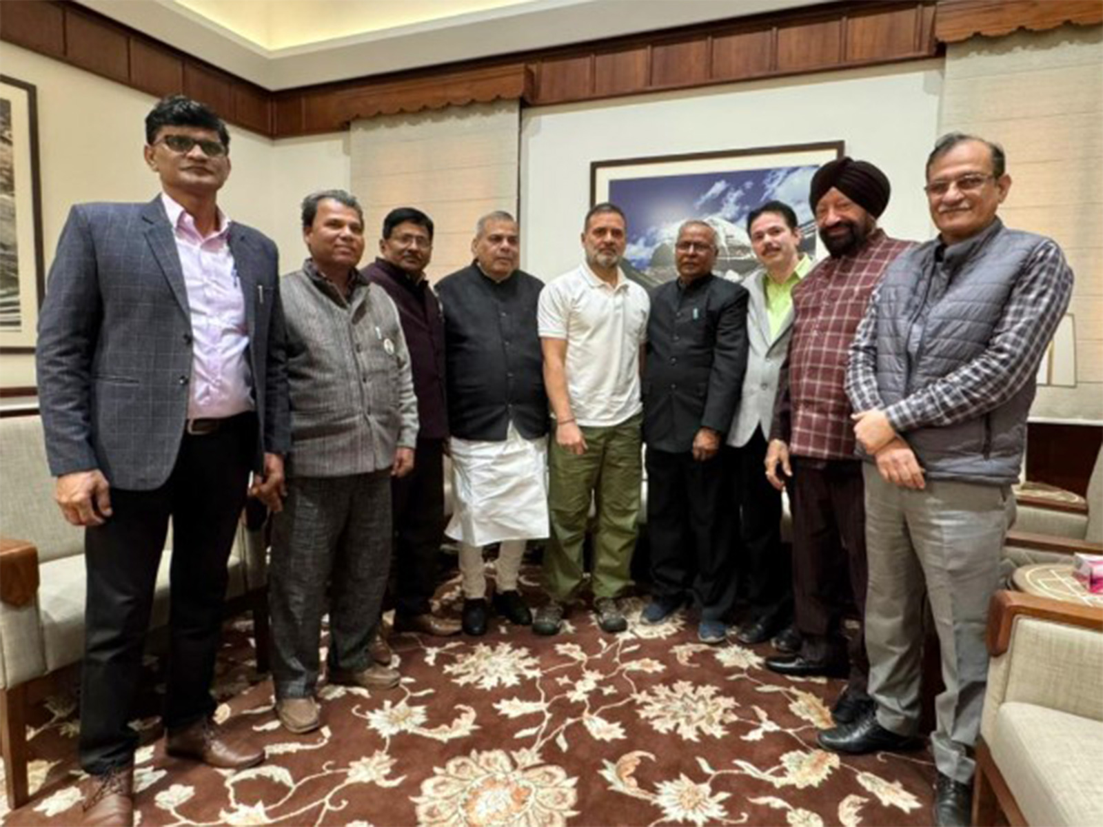 LoP Rahul Gandhi with the representatives of worker's union. (Photo/X@RahulGandhi)
