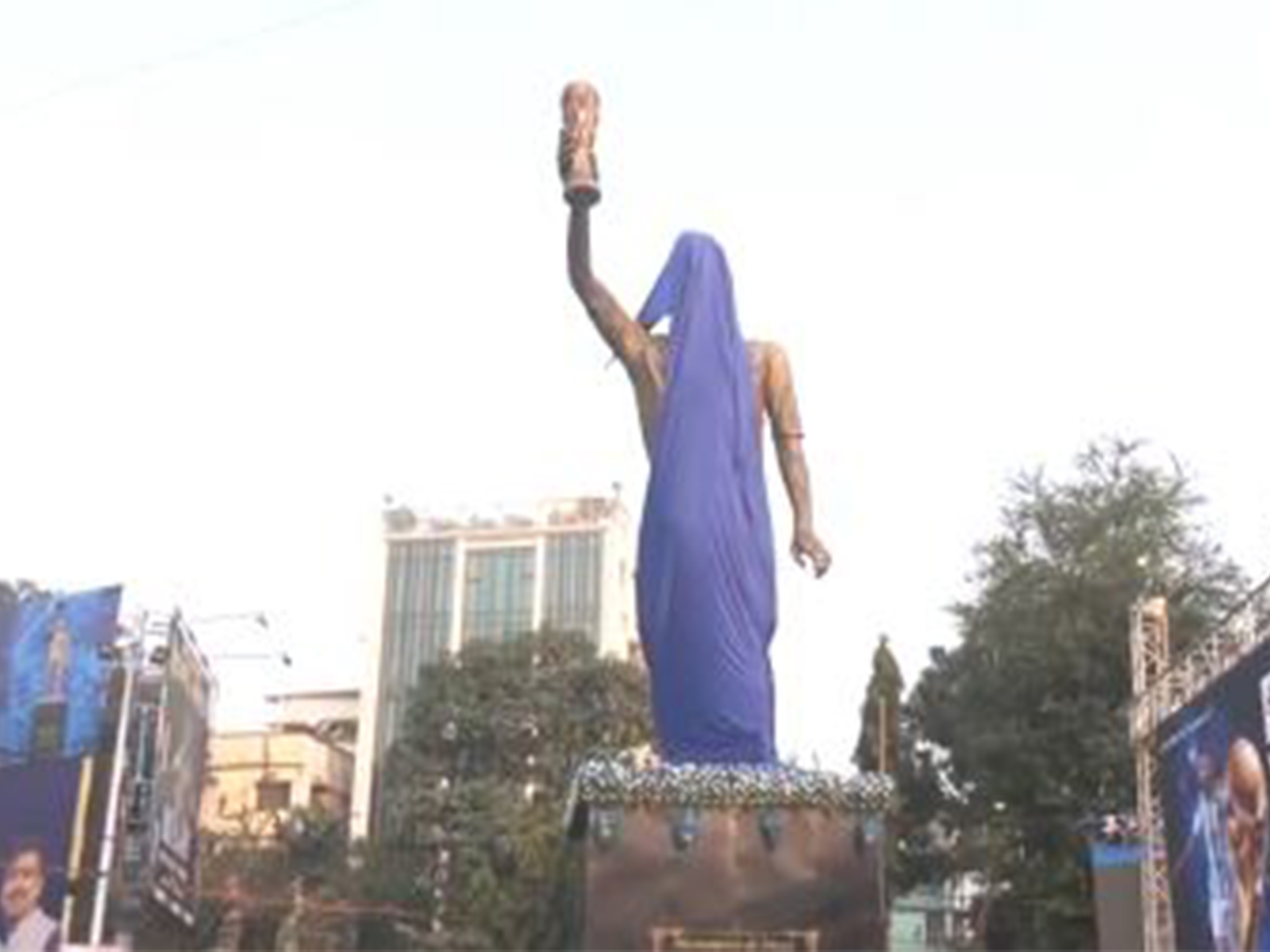 Messi's statue at Lake Town in Kolkata (Photo: ANI)