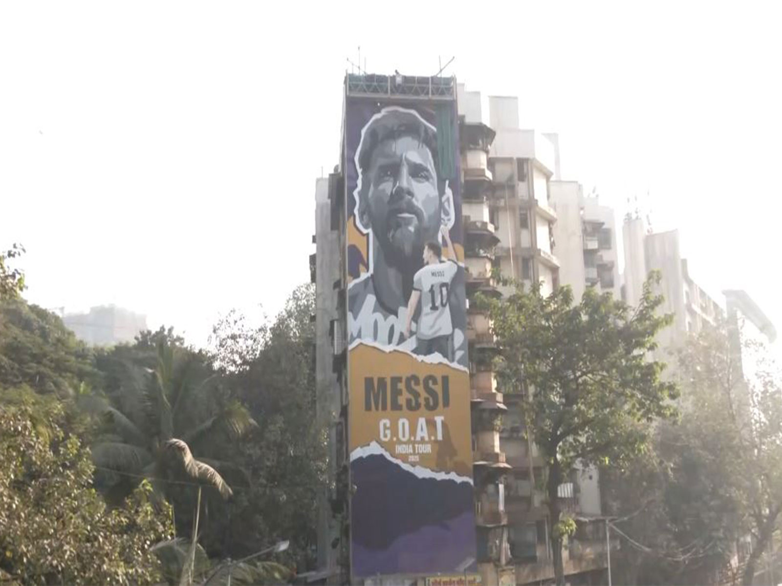 Lionel Messi's graffiti art on a building in Mumbai. (Photo: ANI)