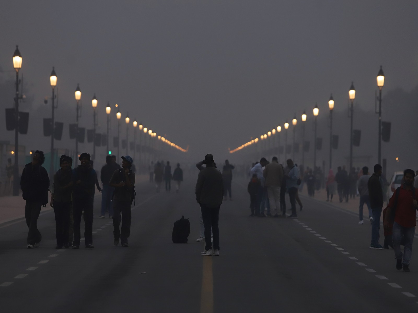 Thick layer of smog covers Kartavya Path as air turns 'severe' (Photo/ANI)
