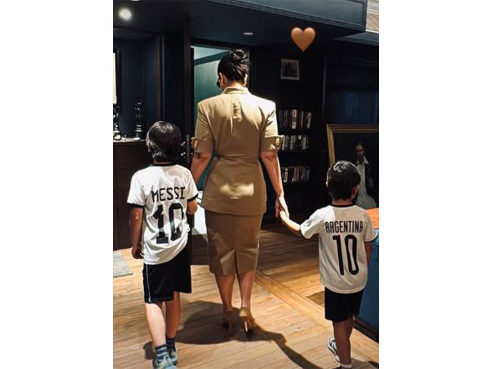 Kareena Kapoor Khan with sons (Photo/Instagram@KareenaKapoorKhan)