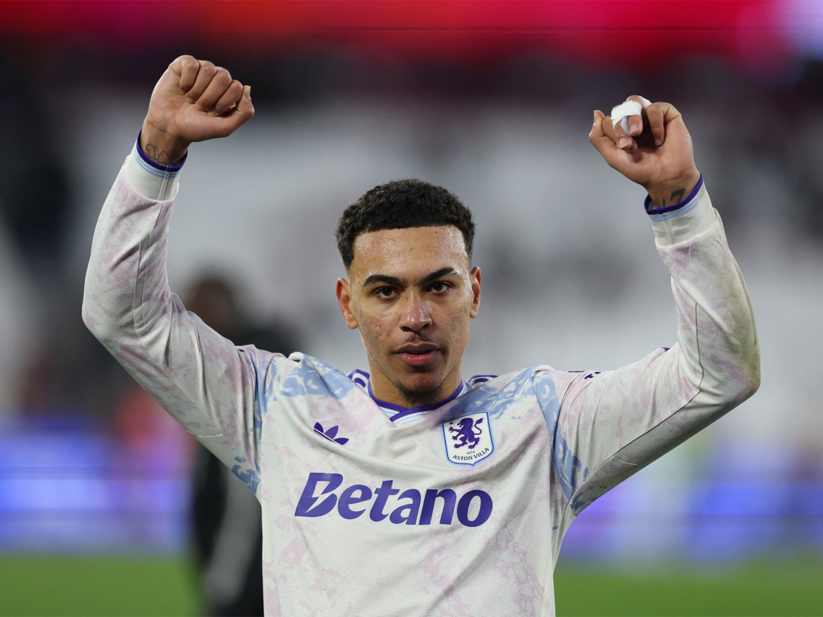 
    Aston Villa rally from behind to beat West Ham 3-2
    