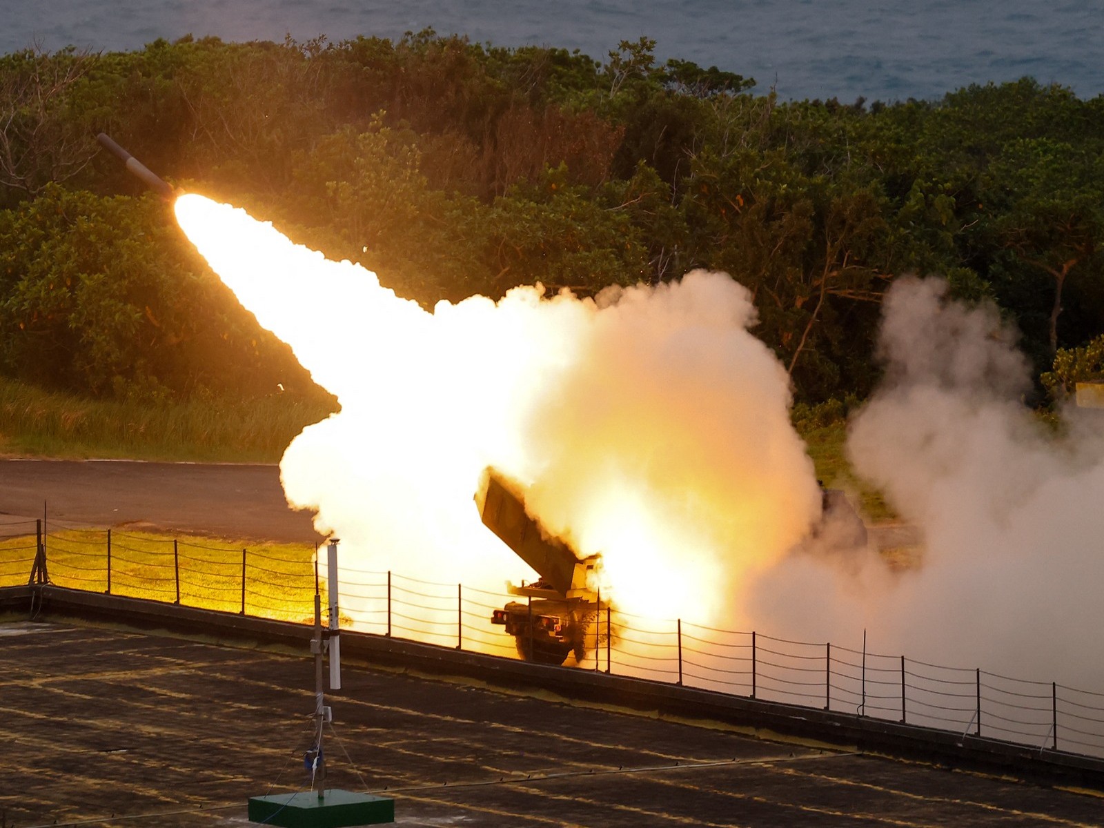 The Taiwanese military conducts its first High Mobility Artillery Rocket System (HIMARS) live-fire test launch at the Jiupeng base in Pingtung, Taiwan May 12, 2025. (Photo/Reuters)