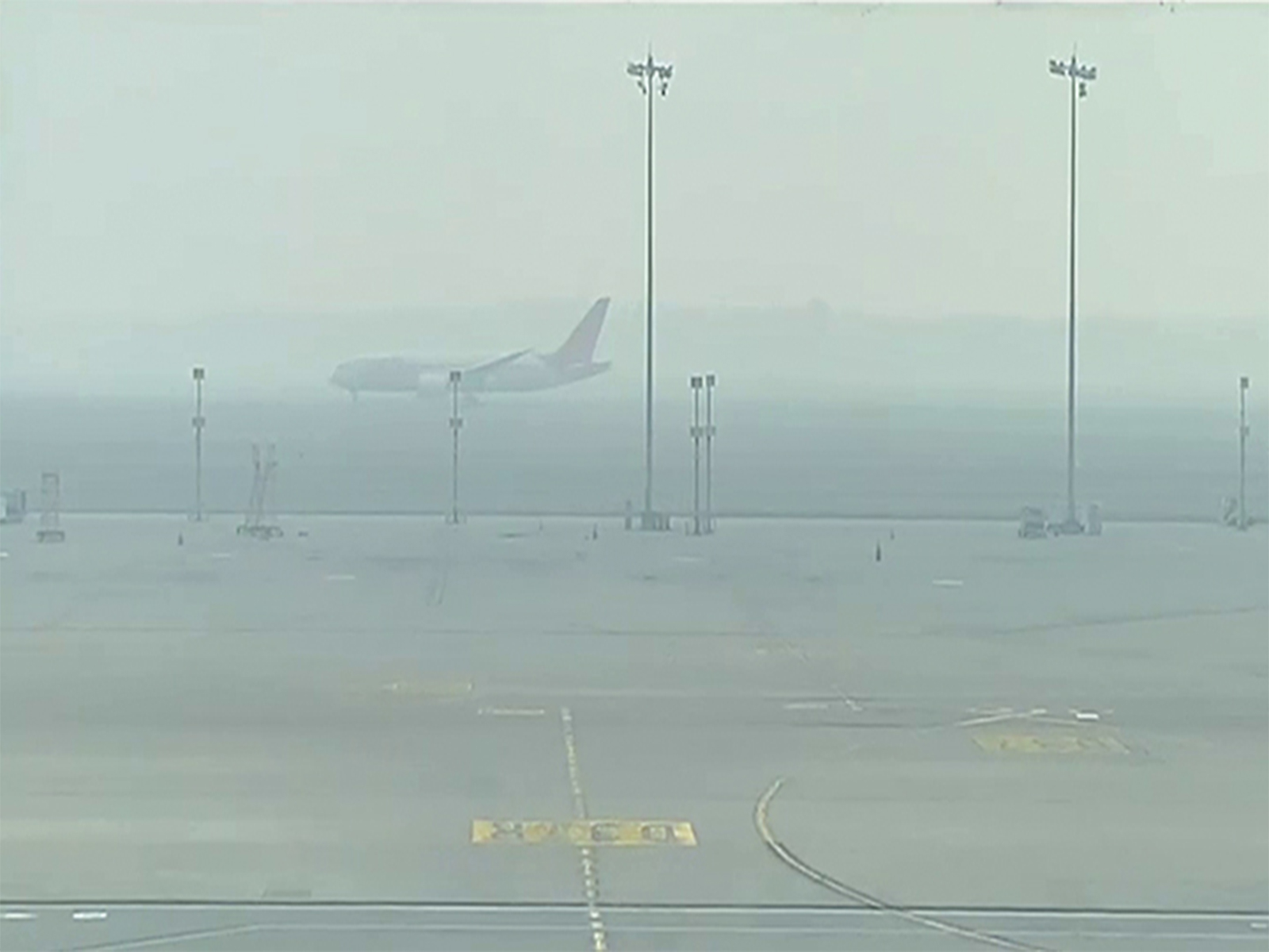 Low visibility at Delhi Indira Gandhi International Airport due to fog (Photo/ANI)