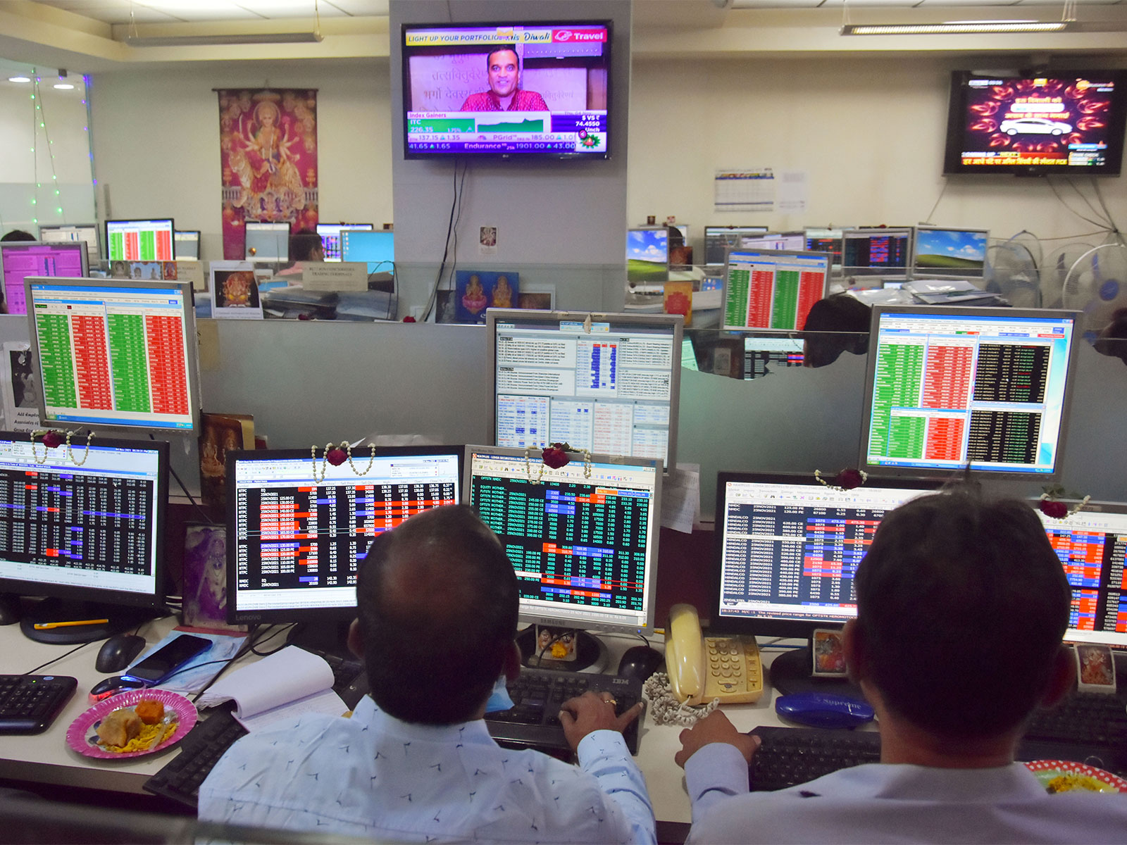 Shareholders and brokers monitoring data of share market (File Photo/ANI)