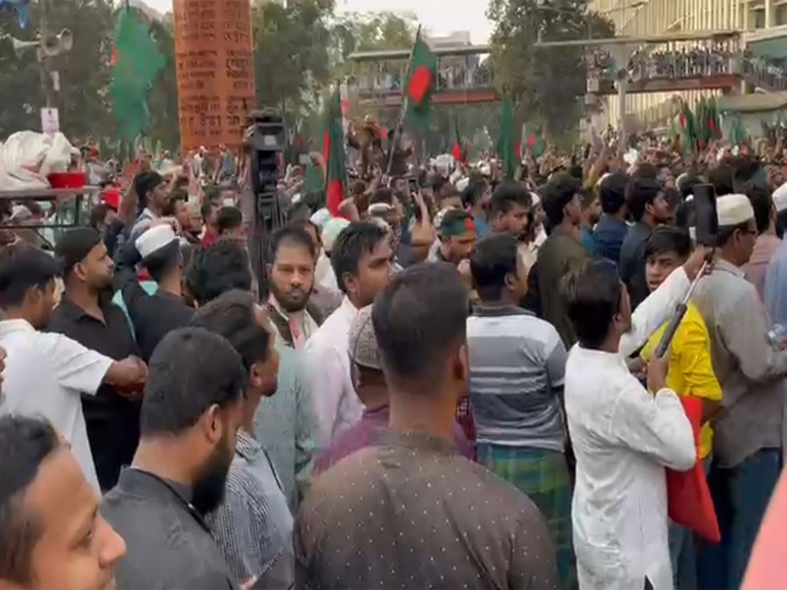 Inqilab Moncho supporters block Dhaka’s Shahbagh intersection (Photo/ANI)