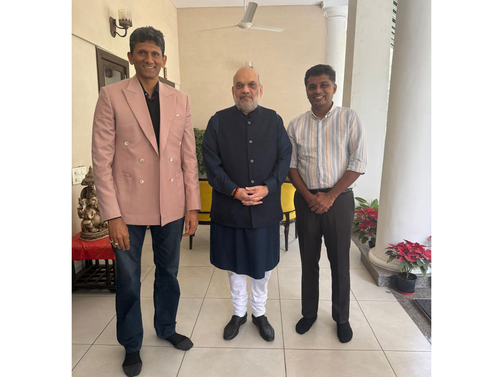 Venkatesh Prasad and Union Home Minister Amit Shah. (Photo:X/@venkateshprasad) 
