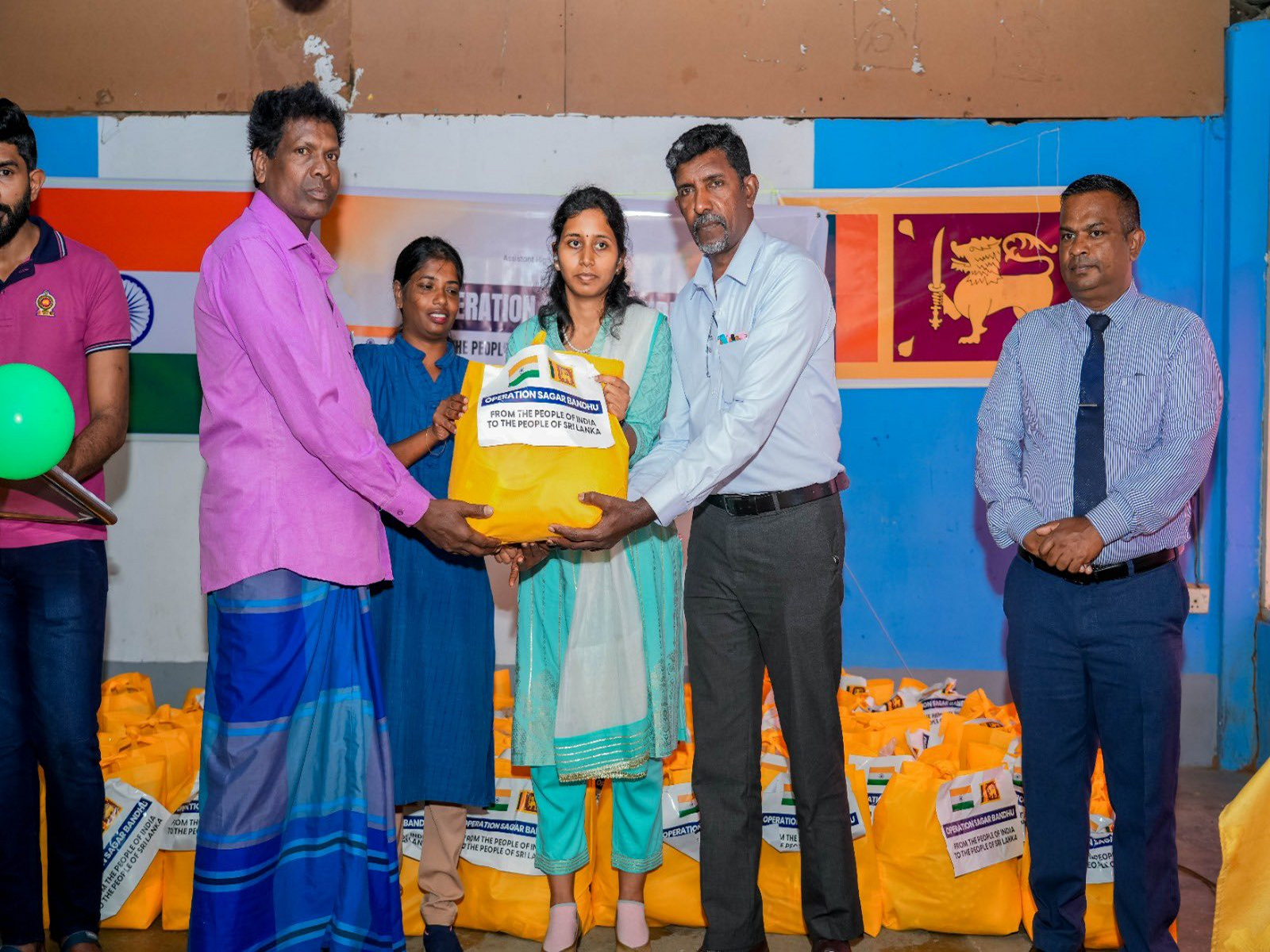 Assistant High Commission of India in Kandy distributes aid (Photo: X@AhciKandy)
