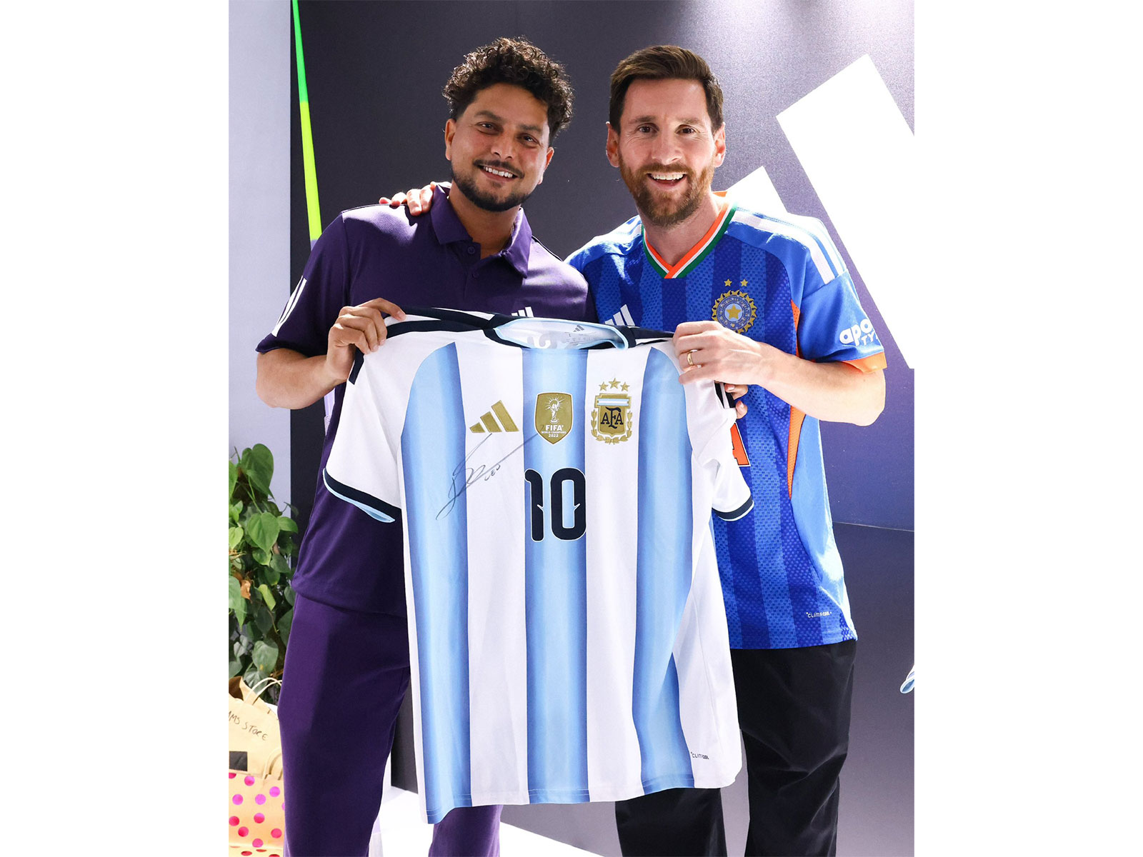 Kuldeep Yadav and Lionel Messi. (Photo:X/@imkuldeep18)