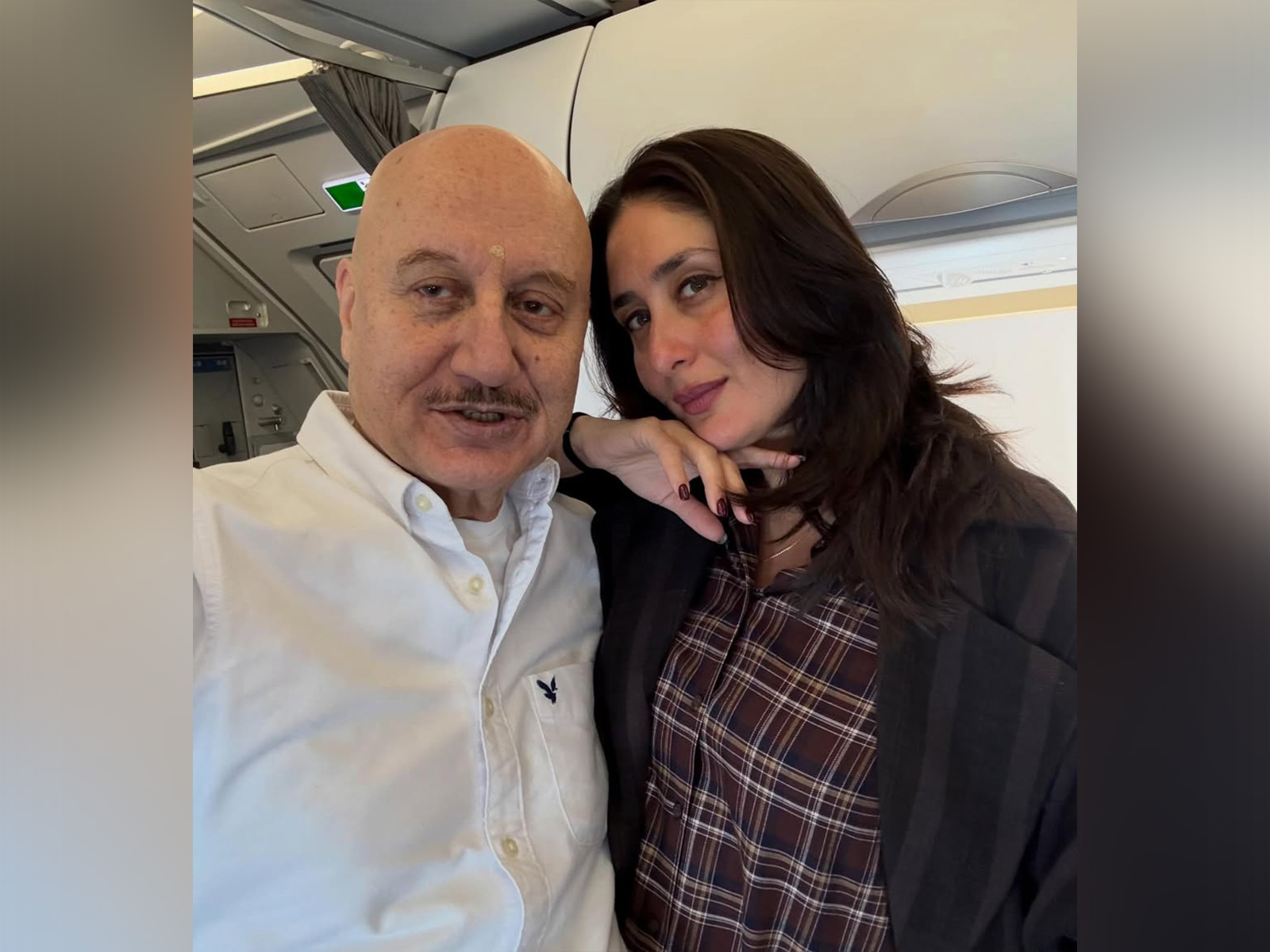 Anupam Kher with Kareena Kapoor (Photo/instagram/@anupampkher) Anupam Kher with Kareena Kapoor (Photo/instagram/@anupampkher)