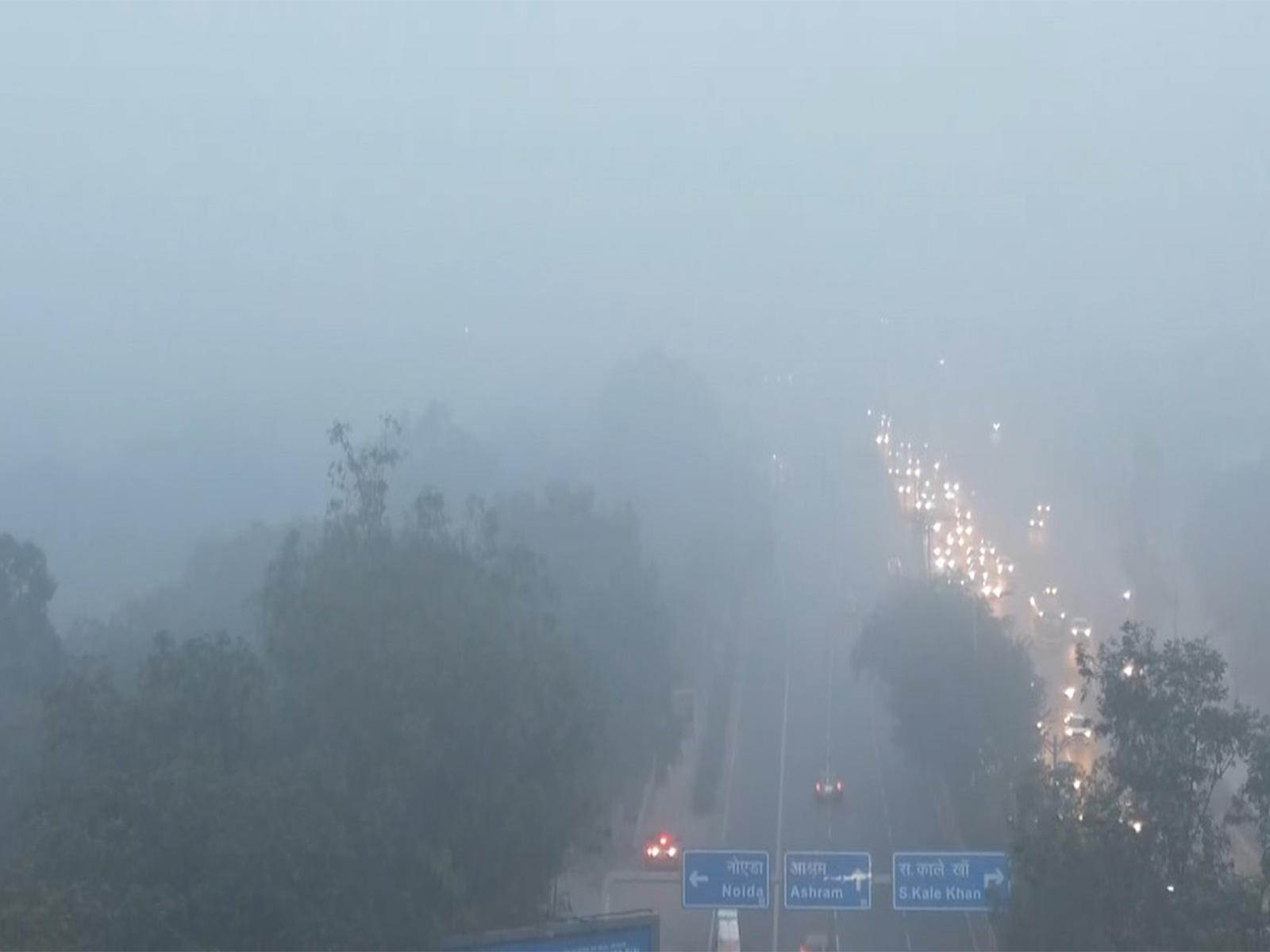 Thick smog engulfs Sarai Kale Khan (Photo/ANI) Thick smog engulfs Sarai Kale Khan (Photo/ANI)