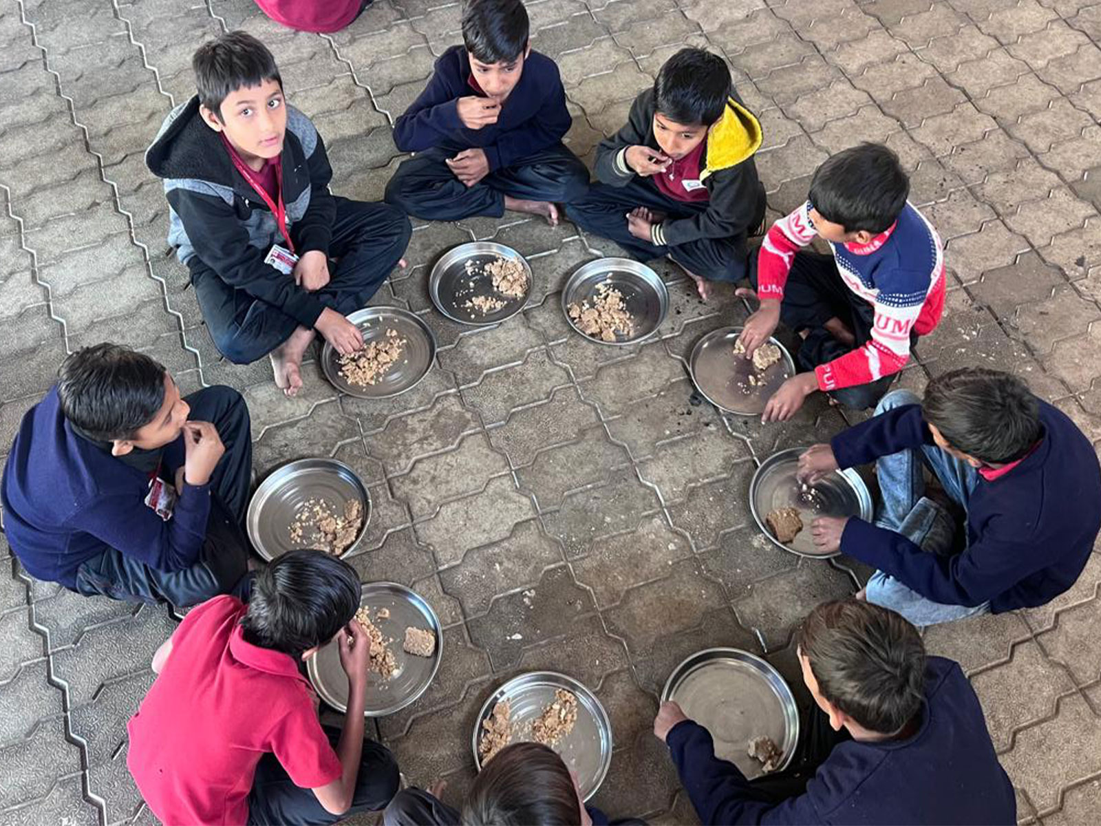 Students of Ahmadpur Primary School in Gandhinagar (Photo/ Gujarat CMO)