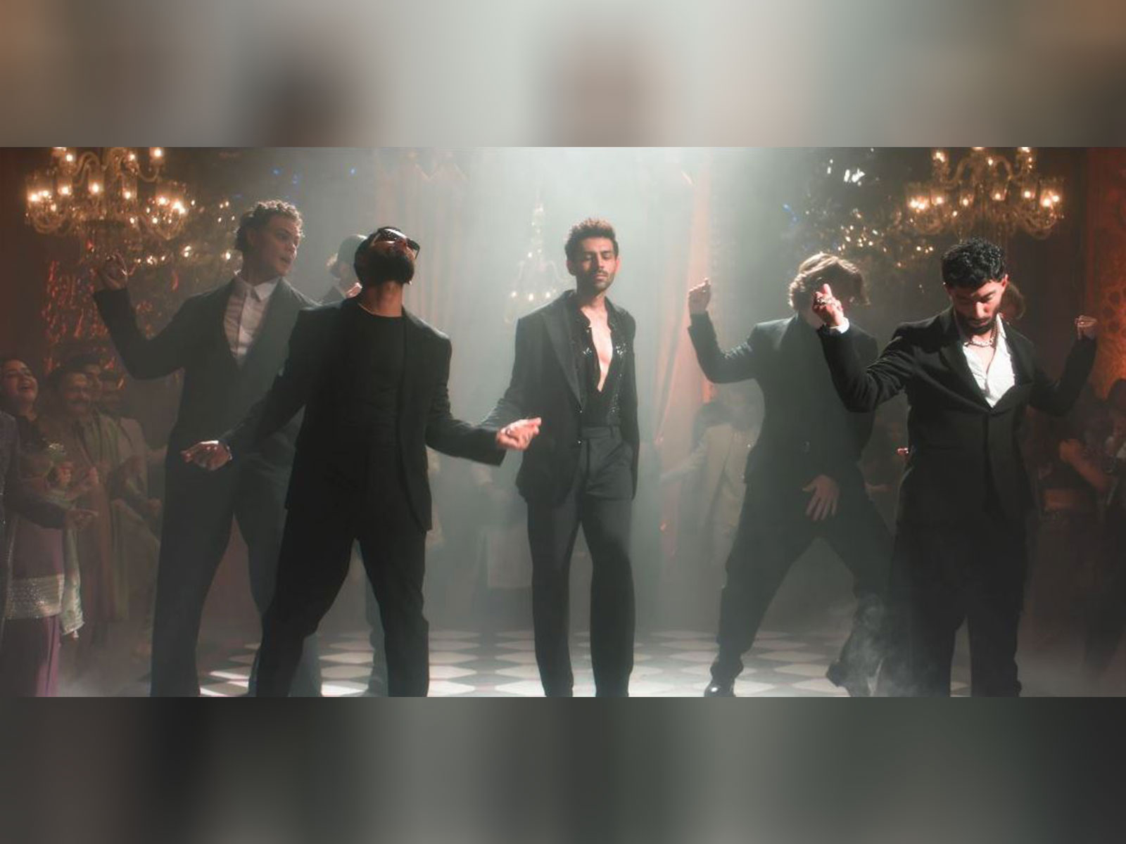 Saat Samundar Paar song (Photo/Instagram@Saregama India)