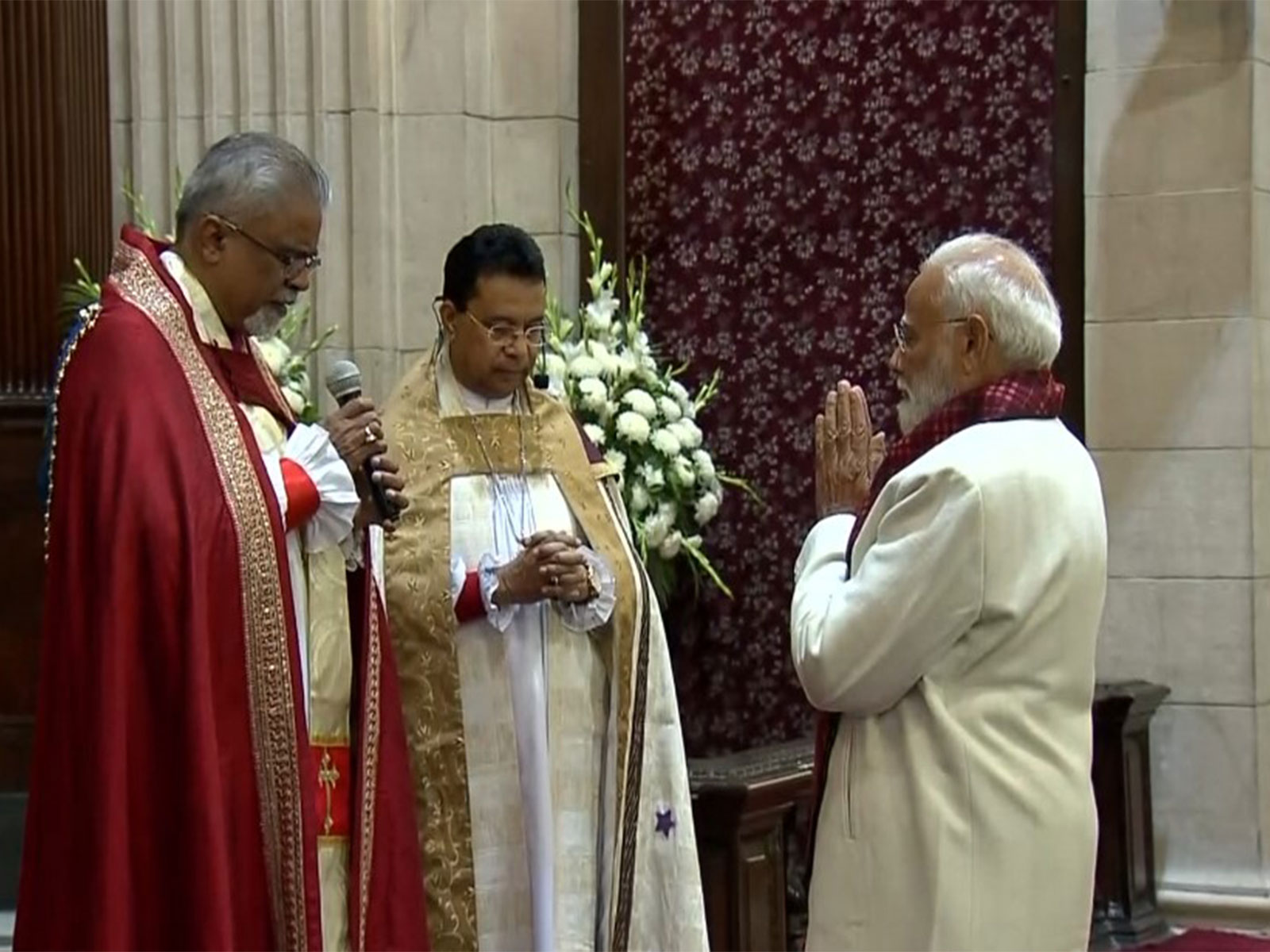 PM Modi attends Christmas morning service (Photo/DD)
