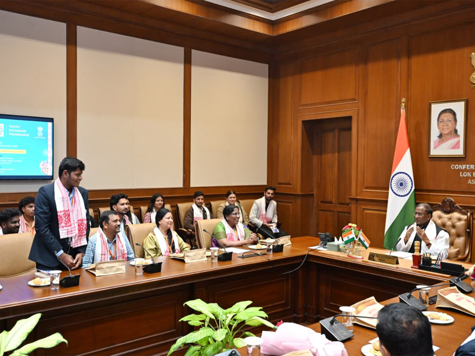 Students from the Ashtalakshmi Darshan Youth Exchange Programme meet Assam Governor (Photo/ Assam Governor office)