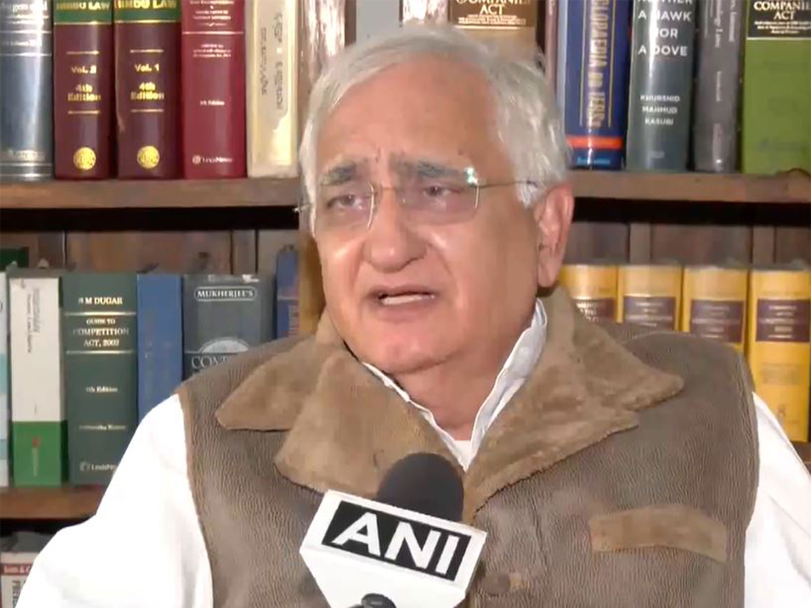 
    Salman Khurshid cites ‘Gabbar’ analogy to criticise RSS
    