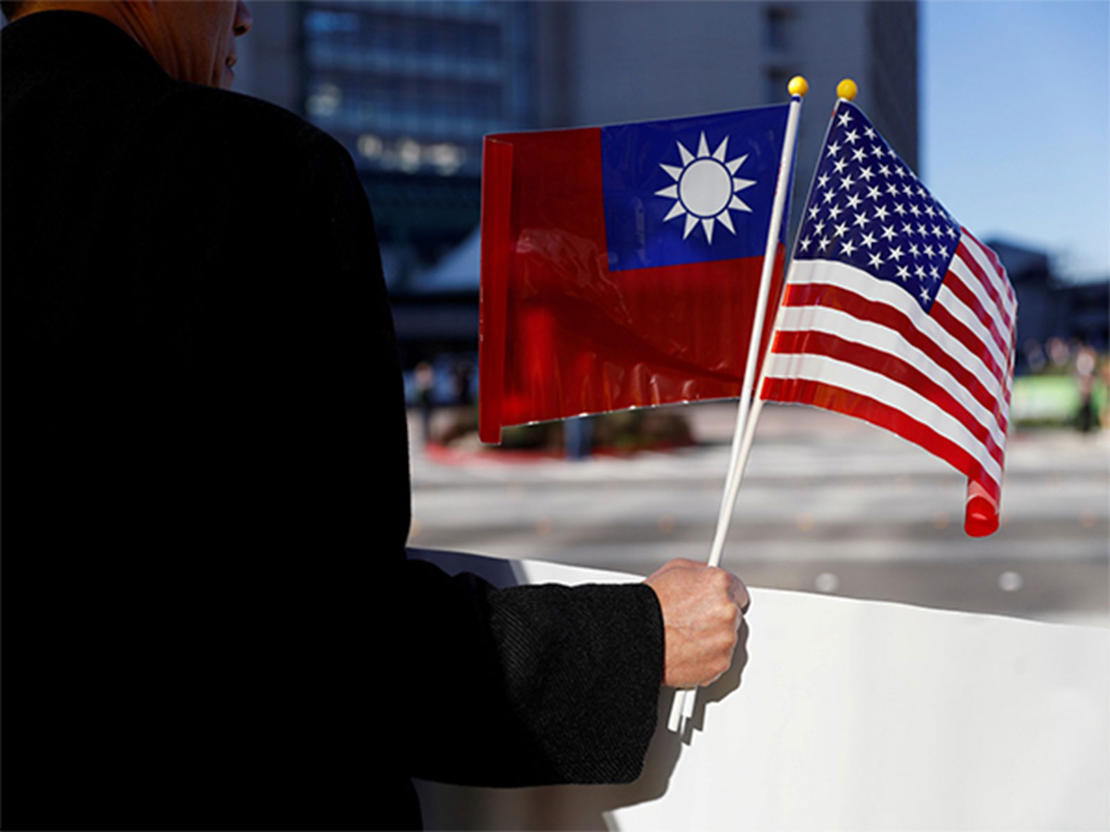 Taiwan-US flags (Photo/Reuters)