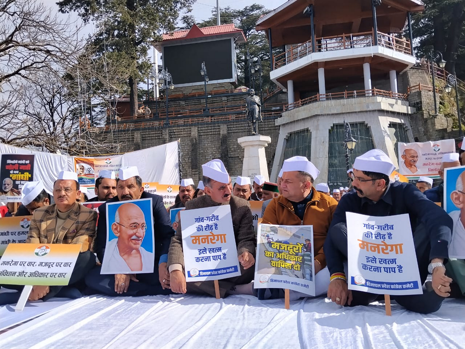 Top Congress leadership in Himachal Pradesh, led by Chief Minister Sukhvinder Singh Sukhu at the protest site (Photo/ANI)