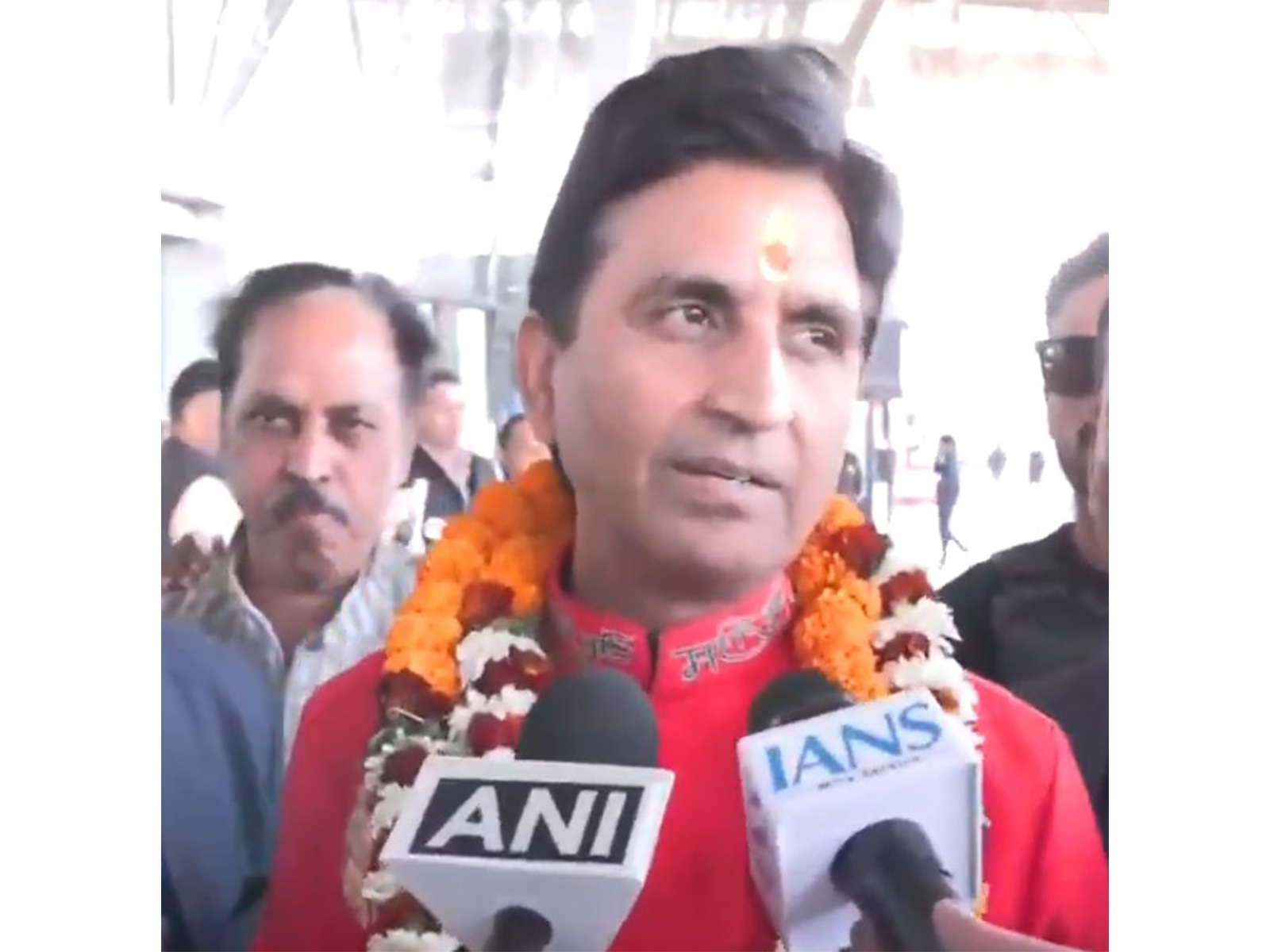 Poet Kumar Vishwas (Photo: ANI)