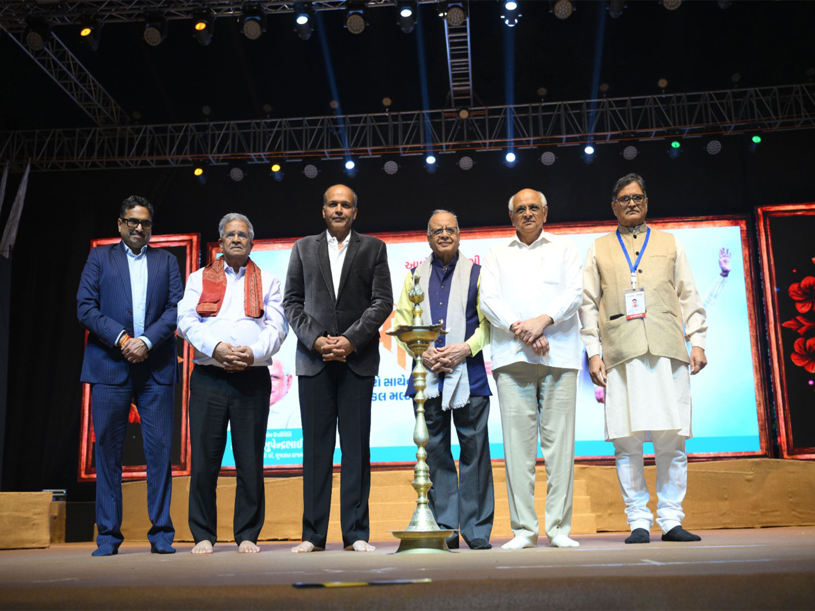 Gujarat CM, Shri Bhupendrabhai Patel, Cabinet Ministers, Shri Kanubhai Desai, Shri Jitubhai Vaghani, and Filmmaker Ashutosh Gowariker, Grace Namotsav at Sanskardham