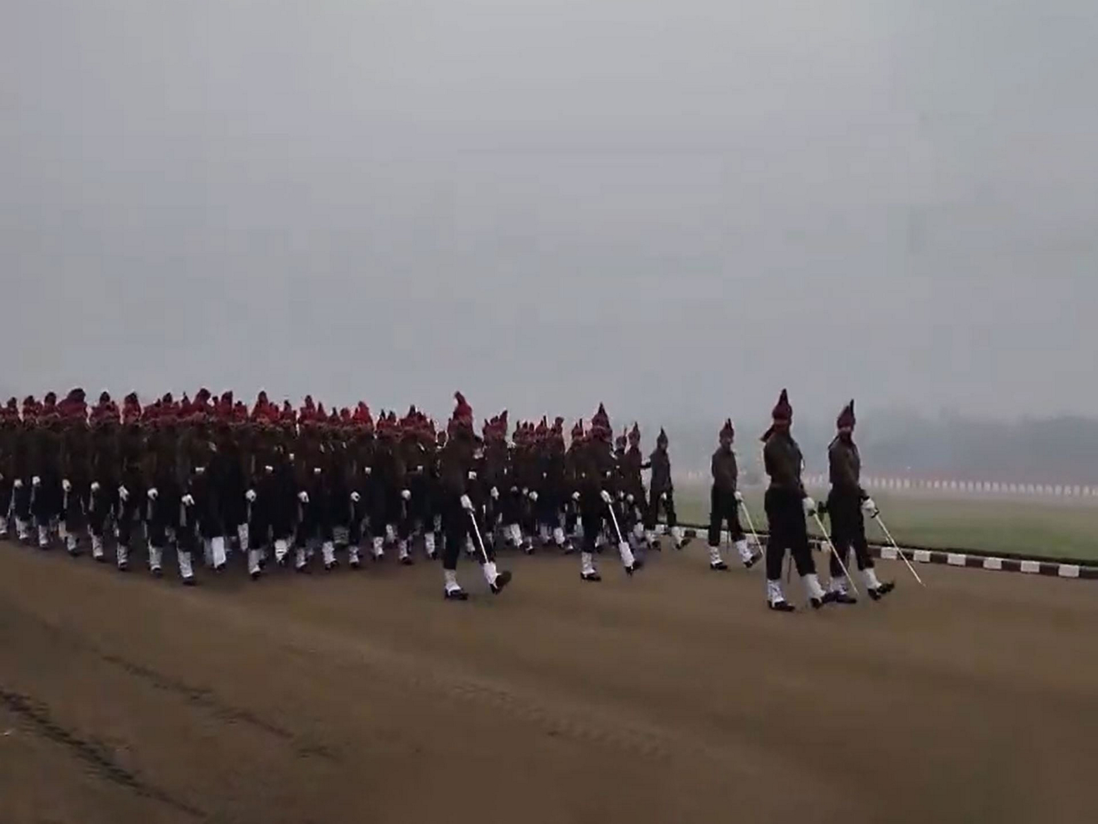 R-Day rehearsals continue at India Gate amid dense fog in Delhi (Photo/ANI)