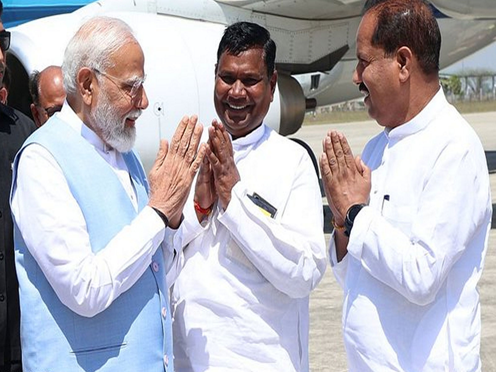 Prime Minister Narendra Modi with late BJP MLA Shyam Bihari Lal (Photo X/Narendra Modi)
