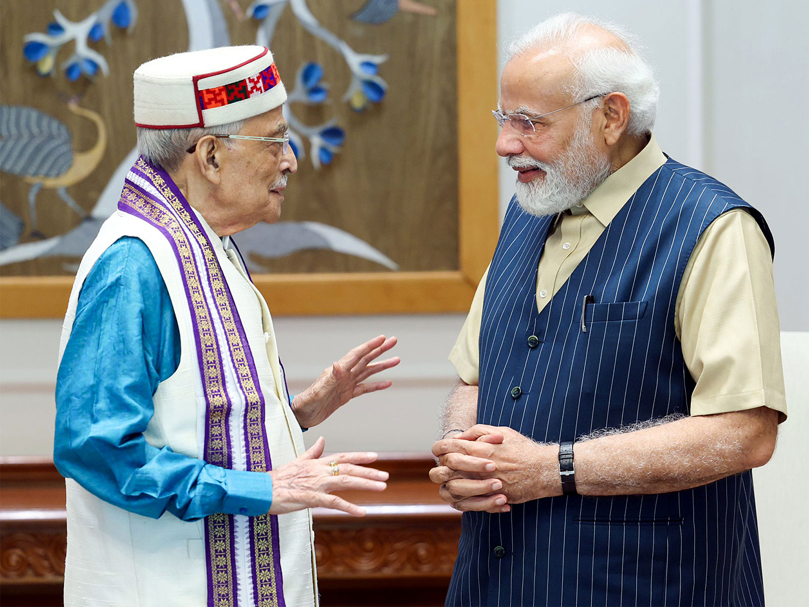 Veteran BJP leader Murli Manohar Joshi with PM Modi (FilePhoto/ANI)